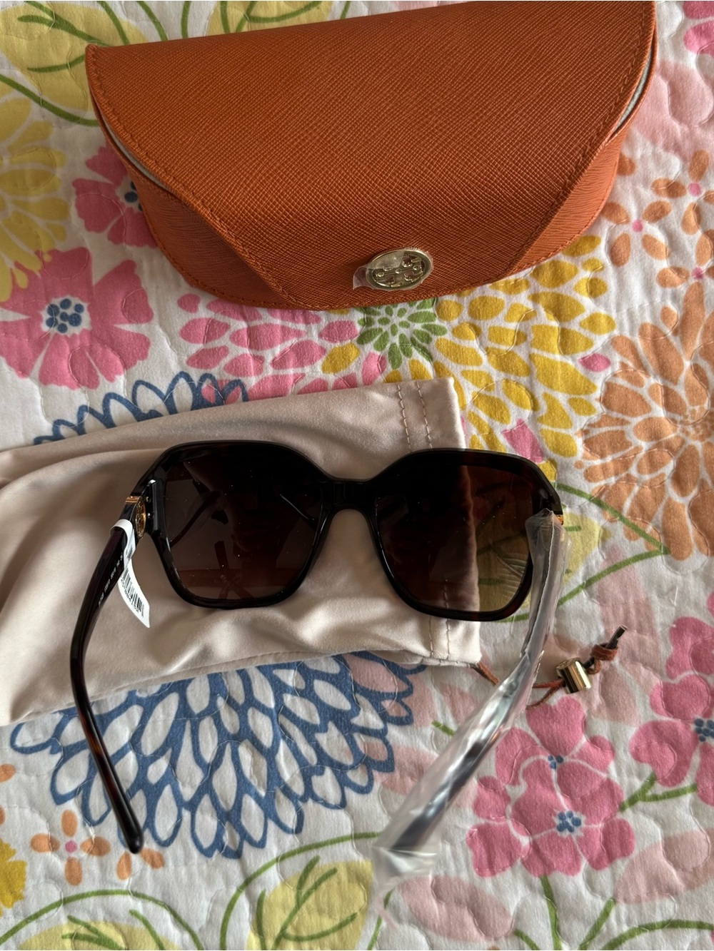 NWT womens Tory Burch tortoise sunglasses - Picture 3 of 4